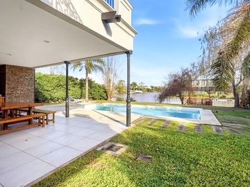 VENTA CASA 5 AMBIENTES EN SAN BENITO VILLANUEVA CON SALIDA AL RIO