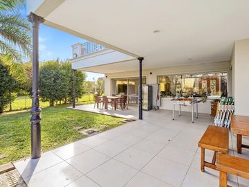 VENTA CASA 5 AMBIENTES EN SAN BENITO VILLANUEVA CON SALIDA AL RIO