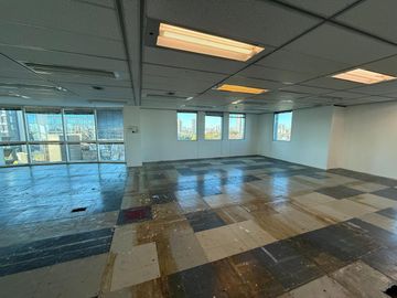 Alquiler Oficina  Panamericana Plaza - Espectacular Planta de 445Mts2. - Saavedra