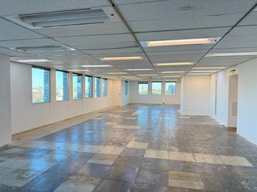 Alquiler Oficina  Panamericana Plaza - Espectacular Planta de 445Mts2. - Saavedra