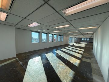 Alquiler Oficina  Panamericana Plaza - Espectacular Planta de 445Mts2. - Saavedra