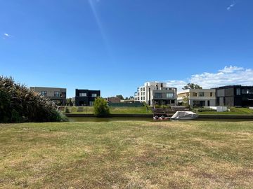 Terreno en venta en Barrio Náutico El Canal Villanueva