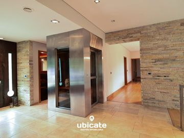 Hermosa casa en venta en Arelauquen