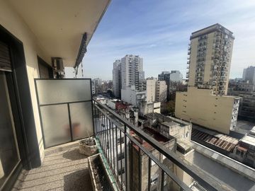 Departamento en venta 4 Ambientes con 3 Dormitorios | 8° Piso, Muy Luminoso | Av. Rivadavia, Flores.