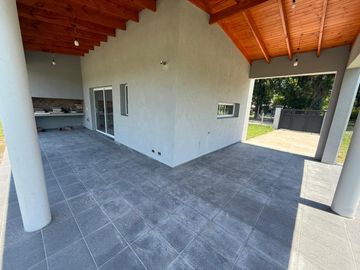 Casa - Barrio Los Pinos