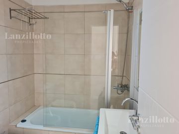 Alquiler depto. 2 ambientes con cochera  - Lanús Este