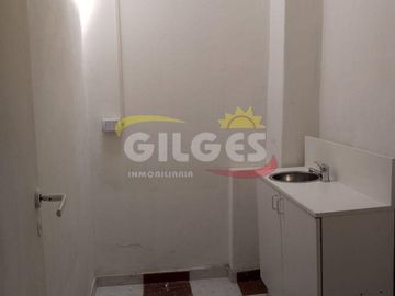 Alquiler de Oficina en Ramos Mejia  Céntrica a 3 cuadras de la Estación Muy buen Estado