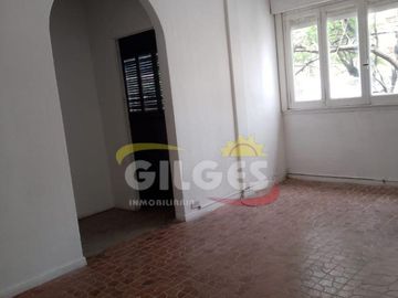 Alquiler de Oficina en Ramos Mejia  Céntrica a 3 cuadras de la Estación Muy buen Estado