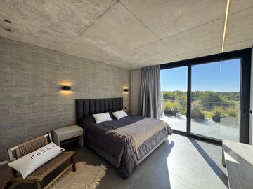 Casa en Venta Costa Esmeralda Barrio Golf, 5 Dormitorios 380m² Pileta Fondo Golf A Estrenar USD 1.150.000