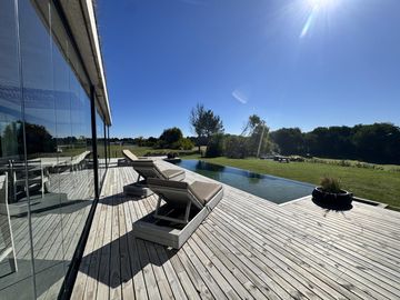 Casa en Venta Costa Esmeralda Barrio Golf, 5 Dormitorios 380m² Pileta Fondo Golf A Estrenar USD 1.150.000