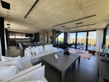 Casa en Venta Costa Esmeralda Barrio Golf, 5 Dormitorios 380m² Pileta Fondo Golf A Estrenar USD 1.150.000
