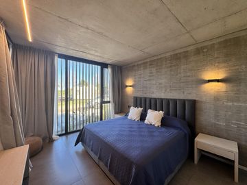 Casa en Venta Costa Esmeralda Barrio Golf, 5 Dormitorios 380m² Pileta Fondo Golf A Estrenar USD 1.150.000