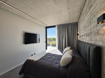 Casa en Venta Costa Esmeralda Barrio Golf, 5 Dormitorios 380m² Pileta Fondo Golf A Estrenar USD 1.150.000