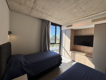 Casa en Venta Costa Esmeralda Barrio Golf, 5 Dormitorios 380m² Pileta Fondo Golf A Estrenar USD 1.150.000