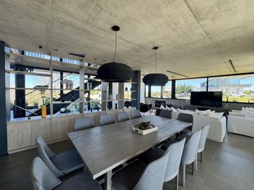 Casa en Venta Costa Esmeralda Barrio Golf, 5 Dormitorios 380m² Pileta Fondo Golf A Estrenar USD 1.150.000