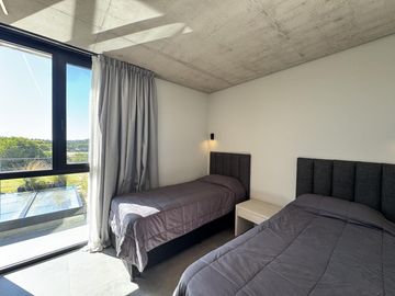 Casa en Venta Costa Esmeralda Barrio Golf, 5 Dormitorios 380m² Pileta Fondo Golf A Estrenar USD 1.150.000
