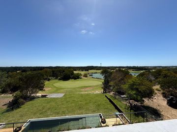 Casa en Venta Costa Esmeralda Barrio Golf, 5 Dormitorios 380m² Pileta Fondo Golf A Estrenar USD 1.150.000
