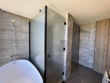 Casa en Venta Costa Esmeralda Barrio Golf, 5 Dormitorios 380m² Pileta Fondo Golf A Estrenar USD 1.150.000