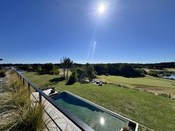 Casa en Venta Costa Esmeralda Barrio Golf, 5 Dormitorios 380m² Pileta Fondo Golf A Estrenar USD 1.150.000