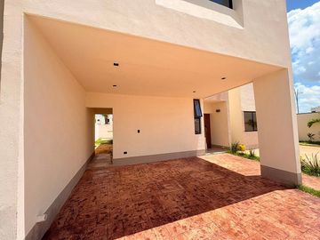 CASA EN VENTA EN PRIVADA RESIDENCIAL –TIXCACAL, MÉRIDA