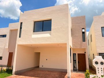 CASA EN VENTA EN PRIVADA RESIDENCIAL –TIXCACAL, MÉRIDA