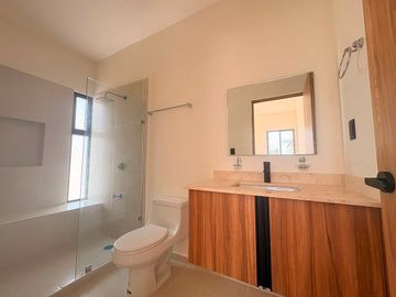 CASA EN VENTA EN PRIVADA RESIDENCIAL –TIXCACAL, MÉRIDA