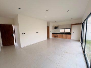 CASA EN VENTA EN PRIVADA RESIDENCIAL – TIXCACAL, MÉRIDA