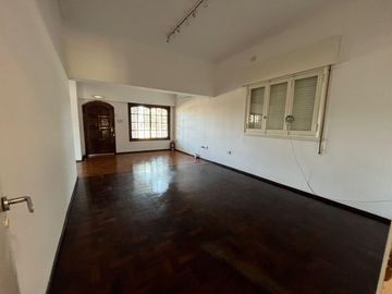 Casa en VENTA de 3 dormitorios, jardín con pileta y quincho! Barrio Alberdi