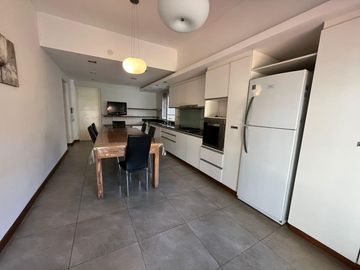 Casa en VENTA de 3 dormitorios, jardín con pileta y quincho! Barrio Alberdi