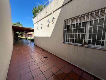 Casa en VENTA de 3 dormitorios, jardín con pileta y quincho! Barrio Alberdi