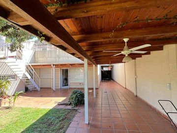 Casa en VENTA de 3 dormitorios, jardín con pileta y quincho! Barrio Alberdi
