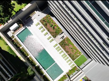 Exclusivo departamento de 4 dormitorios con 2 cocheras y dependencia  en Venta. QUARTIER Lacroze