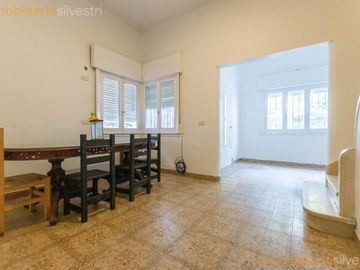 Calle 16 entre 69 y 70 La Plata - Casa de 5 dormitorios en Alquiler