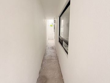 Renta casa en El refugio 3 recamaras cada una con baño