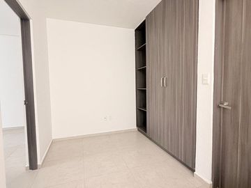Renta casa en El refugio 3 recamaras cada una con baño