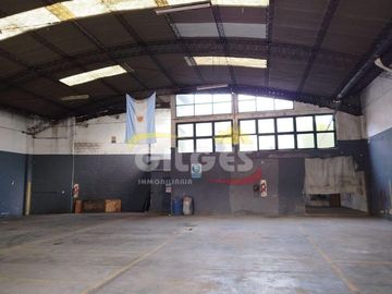 Alquiler de Local/Galpón de 550M²  en Ramos Mejia  Excelente Ubicación