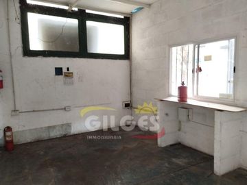 Alquiler de Local/Galpón de 550M²  en Ramos Mejia  Excelente Ubicación