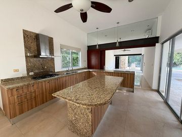 Casa en Venta en Club de Golf La Ceiba