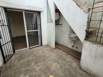 Casa ph dos ambientes con patio sin expensas en ALQUILER