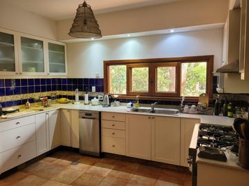 Casa en Alquiler  Pacheco Golf Club 4 dormitorios con jardin y pileta