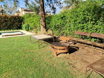 Casa en Alquiler  Pacheco Golf Club 4 dormitorios con jardin y pileta