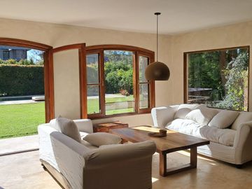 Casa en Alquiler  Pacheco Golf Club 4 dormitorios con jardin y pileta
