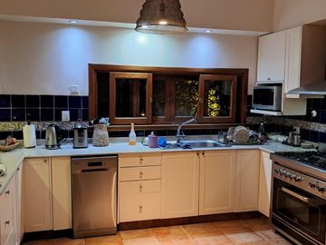 Casa en Alquiler  Pacheco Golf Club 4 dormitorios con jardin y pileta