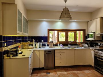 Casa en Alquiler  Pacheco Golf Club 4 dormitorios con jardin y pileta