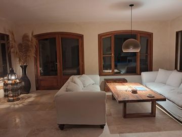 Casa en Alquiler  Pacheco Golf Club 4 dormitorios con jardin y pileta