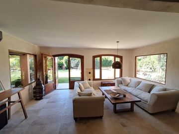 Casa en Alquiler  Pacheco Golf Club 4 dormitorios con jardin y pileta