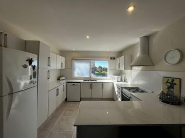 OPORTUNIDAD Costa Esmeralda | Casa 4 Dormitorios | Parrilla y Jacuzzi