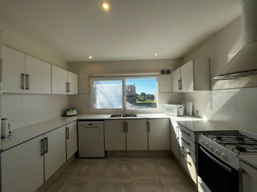OPORTUNIDAD Costa Esmeralda | Casa 4 Dormitorios | Parrilla y Jacuzzi