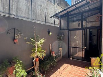 PH 3 AMBIENTES CON PATIO, ALTILLO Y COCHERA 2 AUTOS – CONSTITUCIÓN