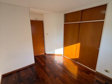 2 dorm balcón frente parque las tejas